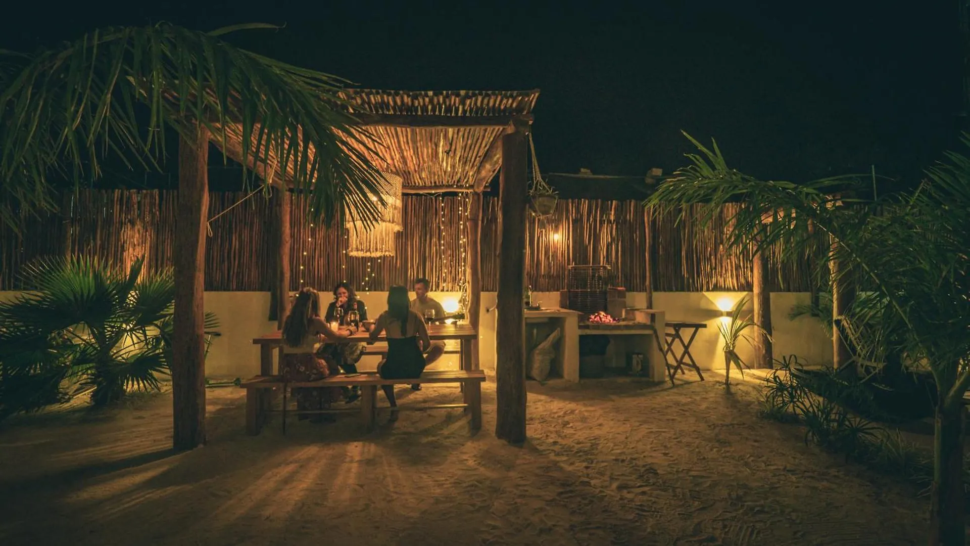Shankara Holbox Apartment